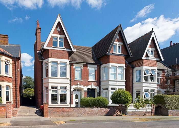 5 Bedroom Semi-Detached House For Sale In Elmgrove Road, Gorleston, Great Yarmouth, NR31
