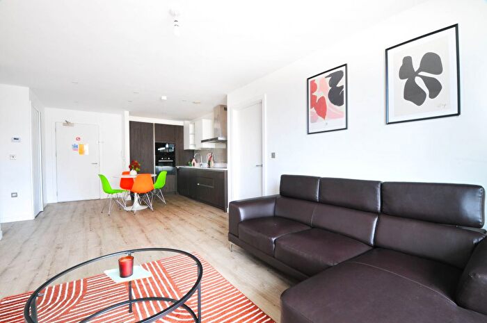 2 Bedroom Flat To Rent In Lockside Lane, Salford, M5