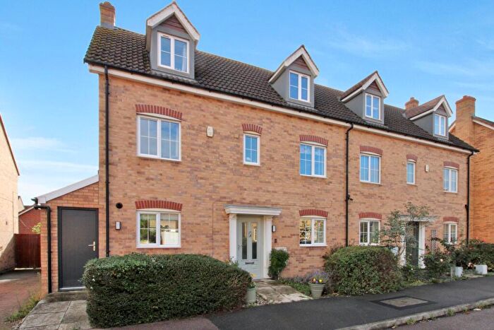 5 Bedroom Semi-Detached House For Sale In Kenwyn Close, Bedford, MK41
