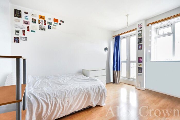 5 Bedroom Flat To Rent In Crowndale Road, Camden Town, NW1