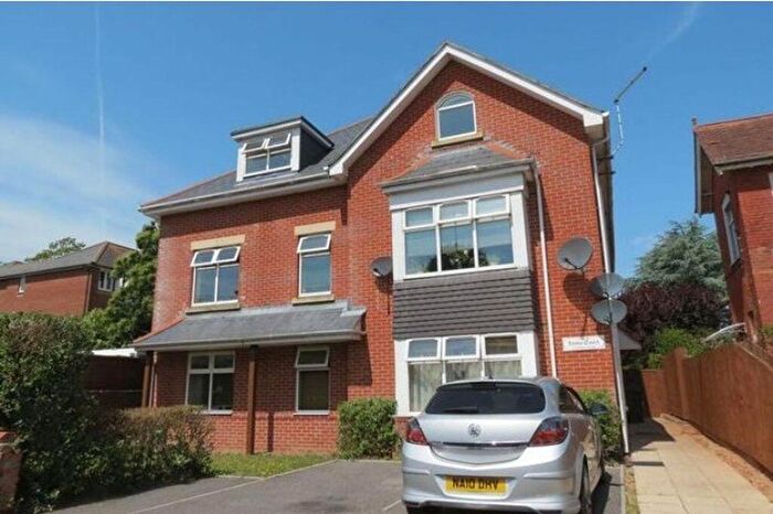1 Bedroom Flat For Sale In Castlemain Avenue, Southbourne, BH6