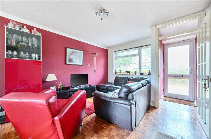 2 Bedroom Flat To Rent In Osborne Court, Osborne Road, Windsor, SL4