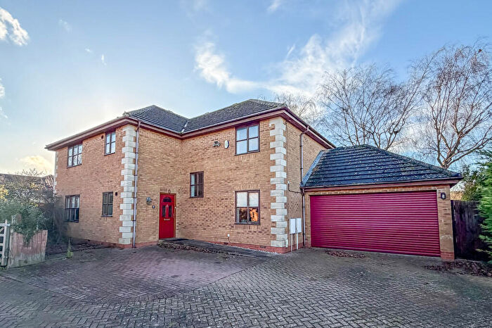 5 Bedroom Detached House For Sale In St. Marys Road, Bozeat, NN29