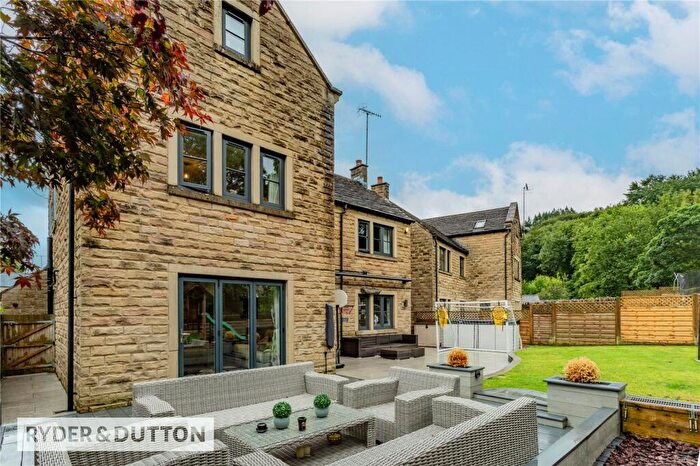 5 Bedroom Detached House For Sale In New Bank Close, Dobcross, Saddleworth, OL3
