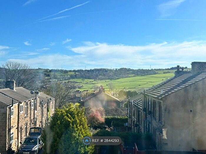 3 Bedroom Flat To Rent In Nab Lane, Mirfield, WF14