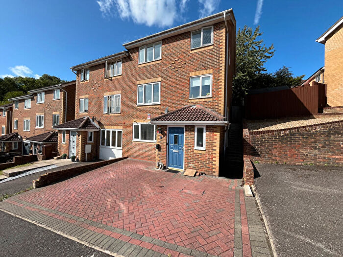 5 Bedroom Semi-Detached House For Sale In Peacock Rise, Walderslade, Kent, ME5