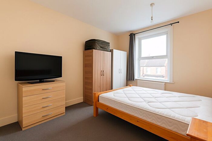 2 Bedroom Flat To Rent In Fairfield Road, Edmonton, N18