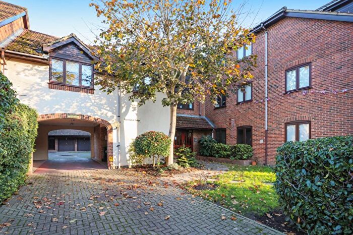 2 Bedroom Apartment For Sale In Princes Road, Weybridge, Surrey, KT13
