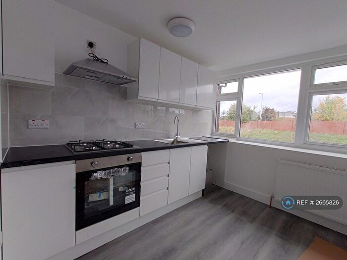 2 Bedroom Flat To Rent In Swindon Close, Ilford, IG3