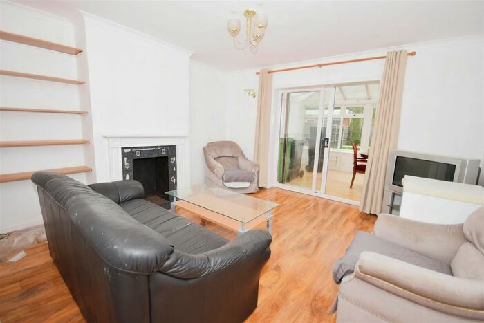 4 Bedroom Property To Rent In Haynt Walk, London, SW20
