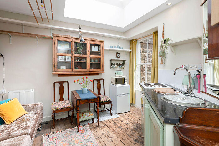 1 Bedroom Flat To Rent In L Upper Bow, Edinburgh, EH1