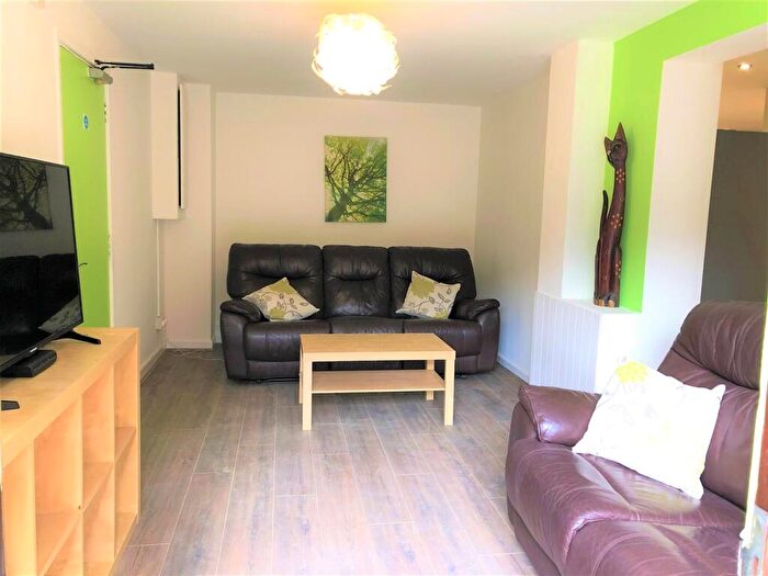 4 Bedroom Apartment To Rent In Flat Porterbrook Apts, Broomhall Street, S3