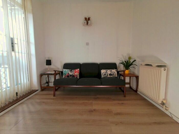 4 Bedroom Flat To Rent In Cruikshank Street, London, London, WC1X