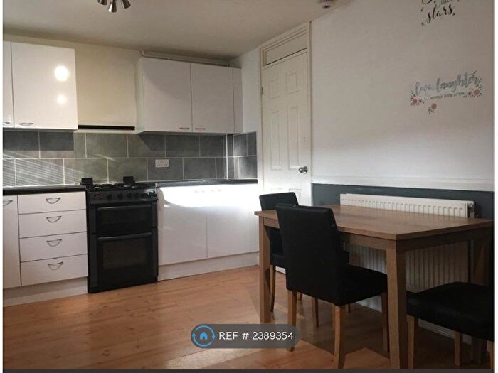 3 Bedroom End Of Terrace House To Rent In Flaxton Close, Leeds, LS11