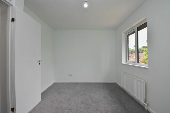 2 Bedroom Terraced House To Rent In Oatlands, Horley, RH6