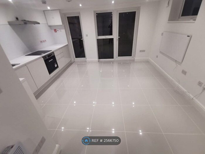 Studio To Rent In Finchley Road, London, NW11