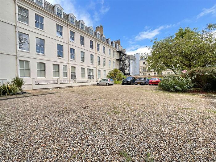 1 Bedroom Flat For Sale In Montpellier Terrace, Scarborough, YO11
