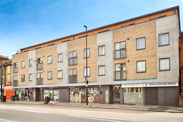 1 Bedroom Flat For Sale In Romford Road, Forest Gate, London, E7