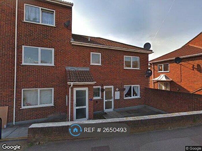 2 Bedroom Flat To Rent In Bridge Court, Grays, RM17