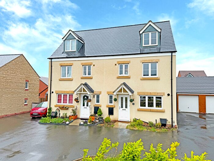 3 Bedroom Semi-Detached House For Sale In Airfield Way, Weldon Park, Weldon, Corby, Northamptonshire, NN17