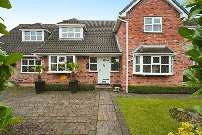 4 Bedroom Detached House For Sale In Moorside Road, Swinton, Manchester, M27