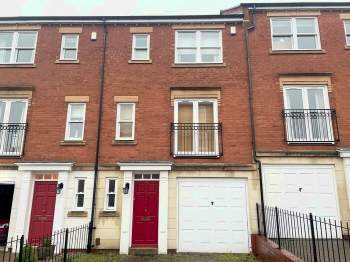 3 Bedroom Town House To Rent In Milford Street, Derby, DE1