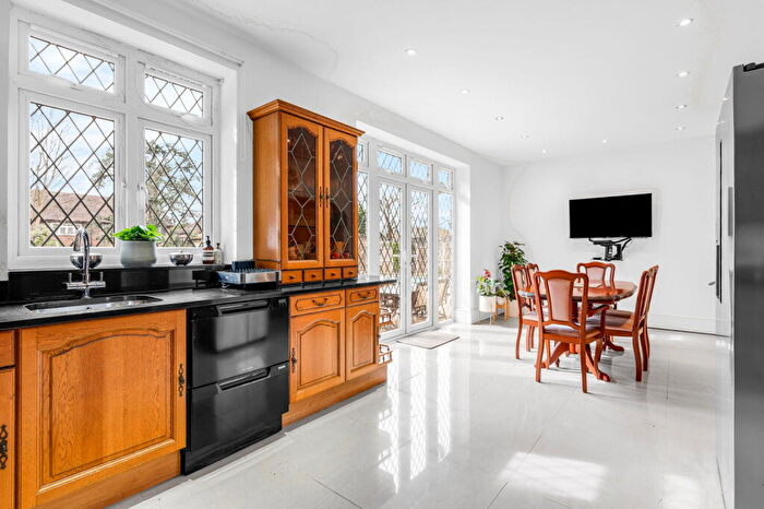 5 Bedroom Detached House For Sale In Parkstone Avenue, Emerson Park, RM11