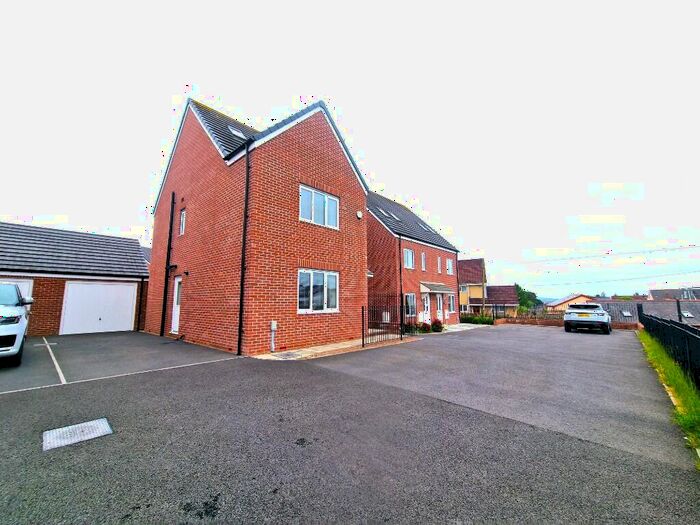 4 Bedroom Detached House For Sale In Caer'R Delyn, Oakdale, Blackwood, NP12