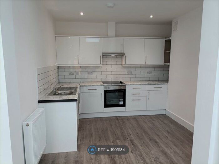 2 Bedroom Flat To Rent In Linden Grove, London, SE26