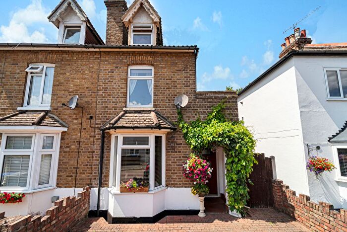 3 Bedroom Semi-detached House For Sale In New Road, Staines-Upon-Thames, TW18