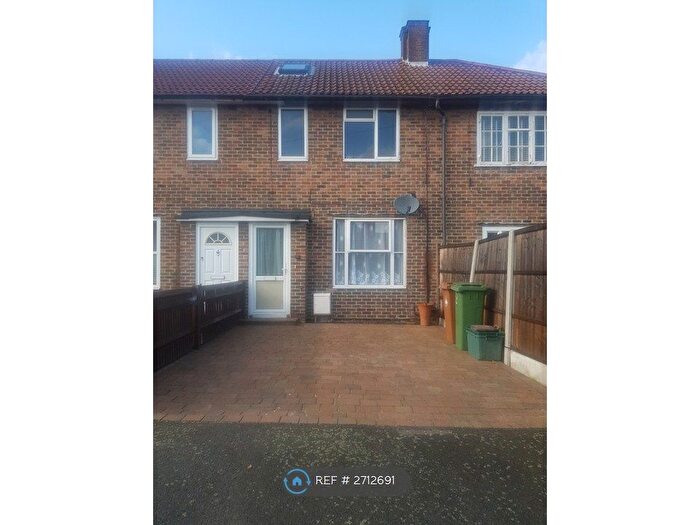 3 Bedroom Terraced House To Rent In Titchfield Road, Surrey, SM5