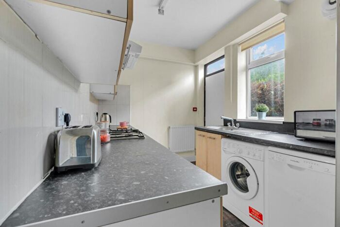 5 Bedroom House To Rent In Ash Road, Leeds, LS6