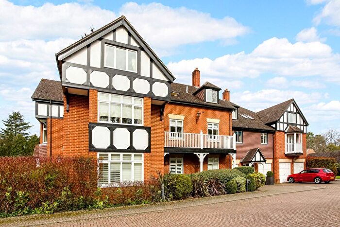 2 Bedroom Flat To Rent In Larch Avenue, Ascot, SL5