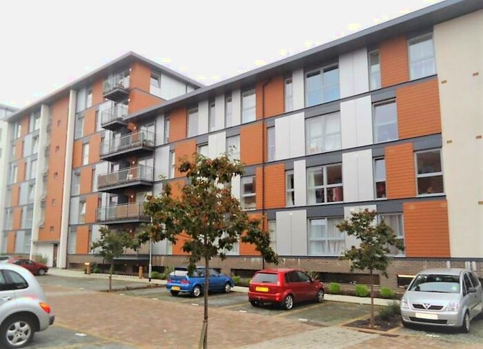 2 Bedroom Flat To Rent In Page Court, Three Bridges, RH10