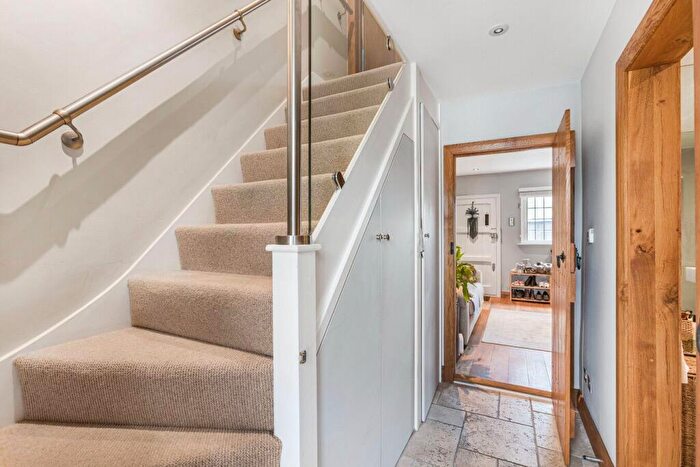 2 Bedroom Cottage To Rent In High Road, Essendon, AL9