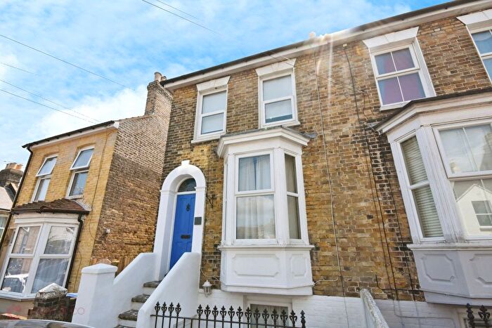 3 Bedroom Semi Detached House For Sale In Mays Road, Ramsgate, Kent, CT11