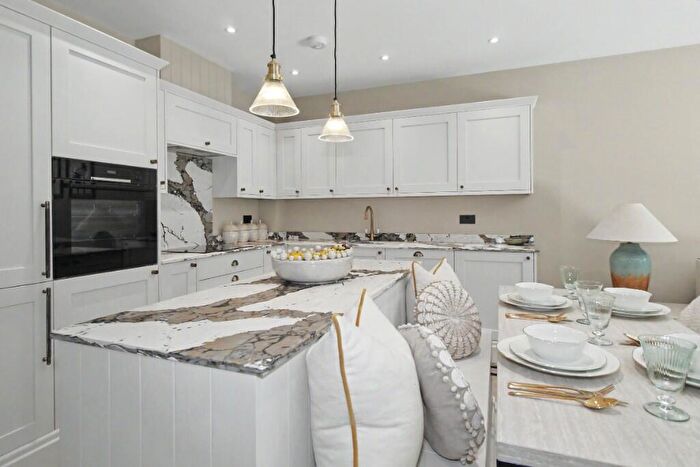 1 Bedroom Apartment To Rent In Copsem Lane, Esher, Surrey, KT10
