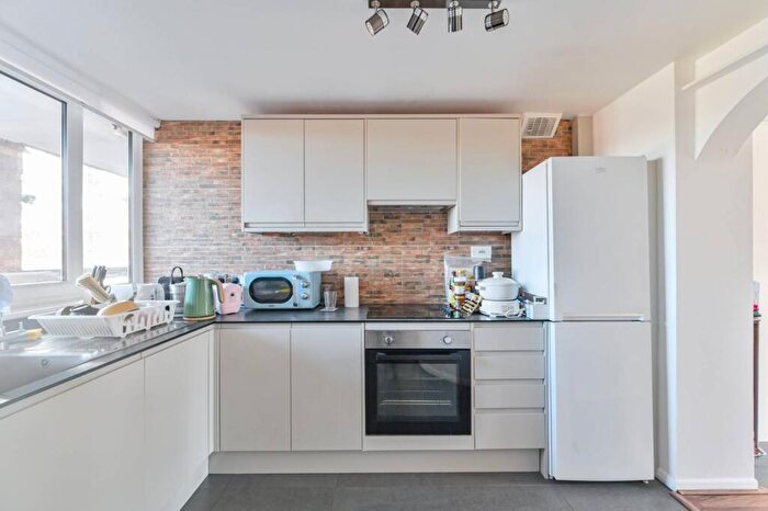 2 Bedroom Maisonette For Sale In Sunbury Lane, Battersea Square, London, SW11