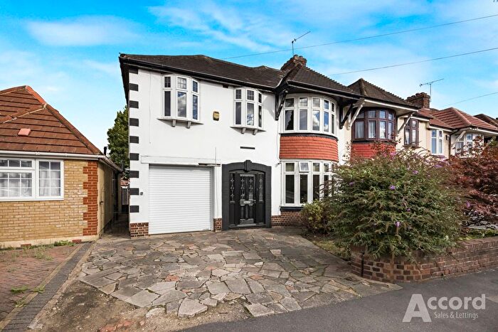 4 Bedroom End Of Terrace House For Sale In Hacton Lane, Hornchurch, RM12