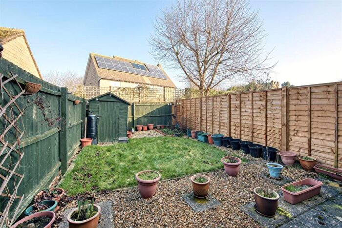 3 Bedroom End Of Terrace House For Sale In Dexter Way, Warmington, PE8