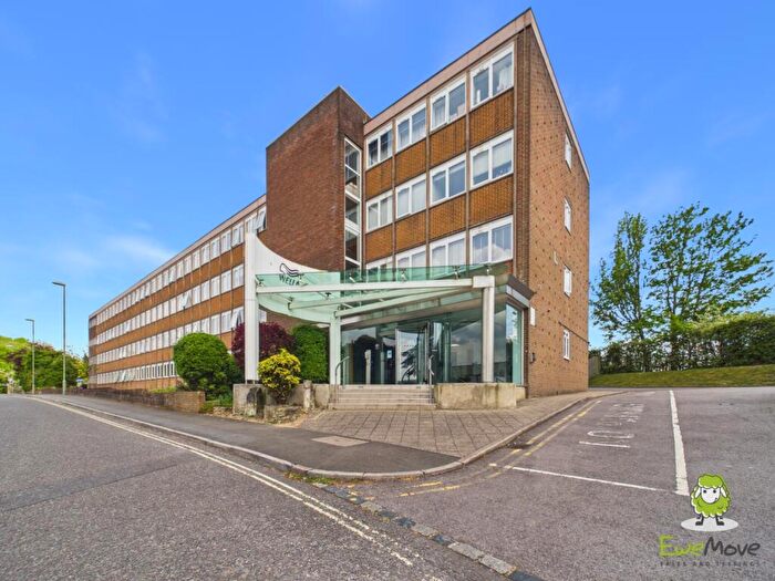 2 Bedroom Flat To Rent In Wella Road, Basingstoke, Hampshire, RG22