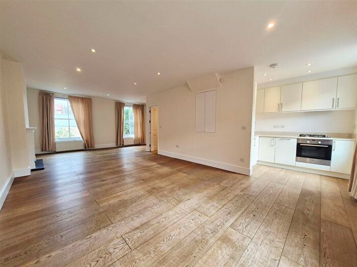 2 Bedroom Flat To Rent In Cambridge Grove, London, W6