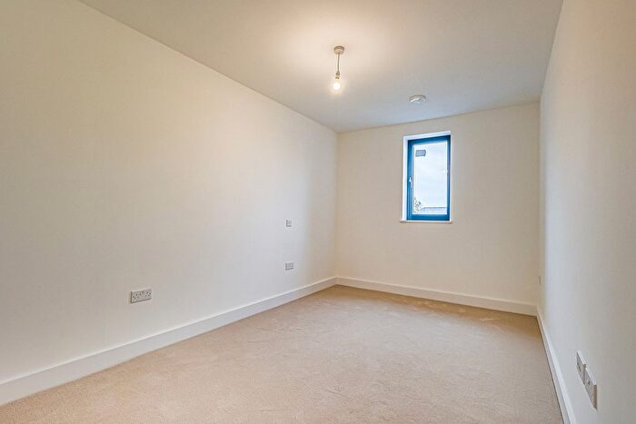 2 Bedroom Flat For Sale In High Street, Rayleigh, SS6