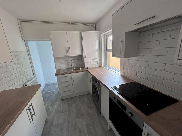 3 Bedroom Terraced House To Rent In Pheasant Road, Chatham, ME4