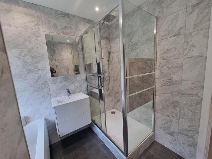 3 Bedroom Flat To Rent In Heywood Old Road, Middleton, M24