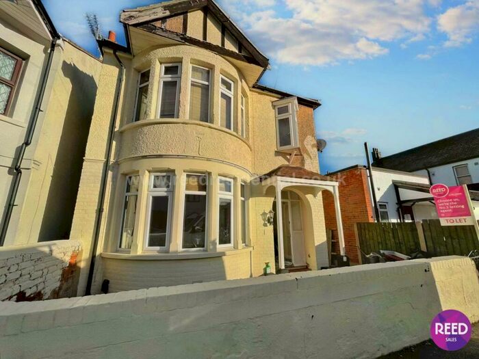 3 Bedroom Detached House To Rent In Richmond Ave, Southend On Sea, SS3