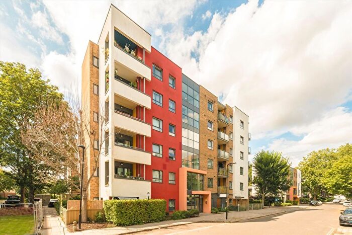 2 Bedroom Flat For Sale In Palmerston Road, Acton, W3