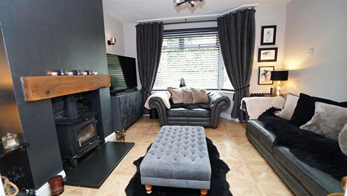 3 Bedroom Semi-Detached House For Sale In Pellon Terrace, Idle/Thackley Bradford, BD10