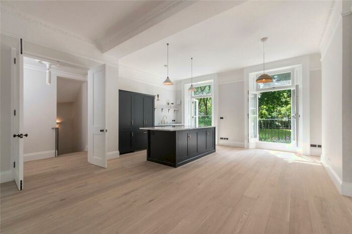 3 Bedroom Flat To Rent In Gloucester Avenue, London, NW1