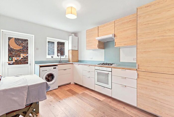1 Bedroom Flat For Sale In Windsor Road, Leyton, E10